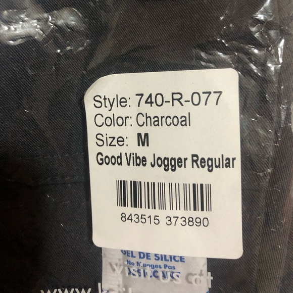 Charcoal colored koi jogger scrubs - Picture 2 of 3